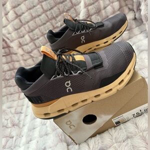 On Cloud Cloudnova Women’s Black and Tan Athletic Shoes